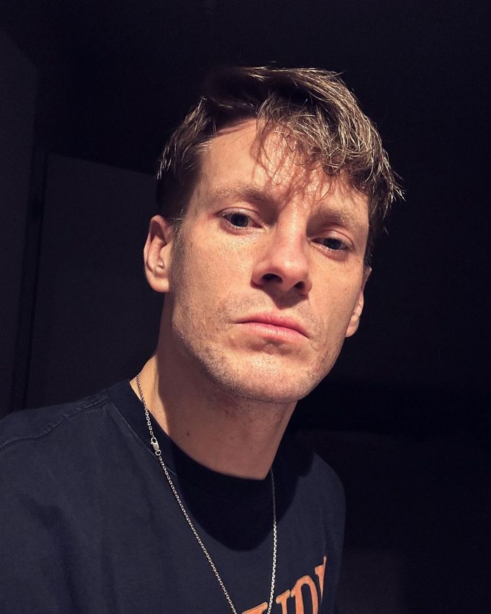 Sebastian Fabijański bez brody
