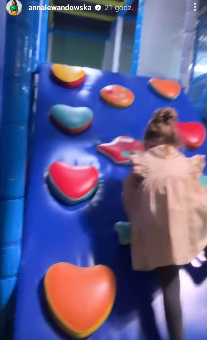 Laura na placu zabaw