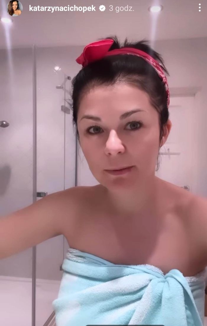 Kasia Cichopek nadaje do fanów bez makijażu i w samym ręczniku