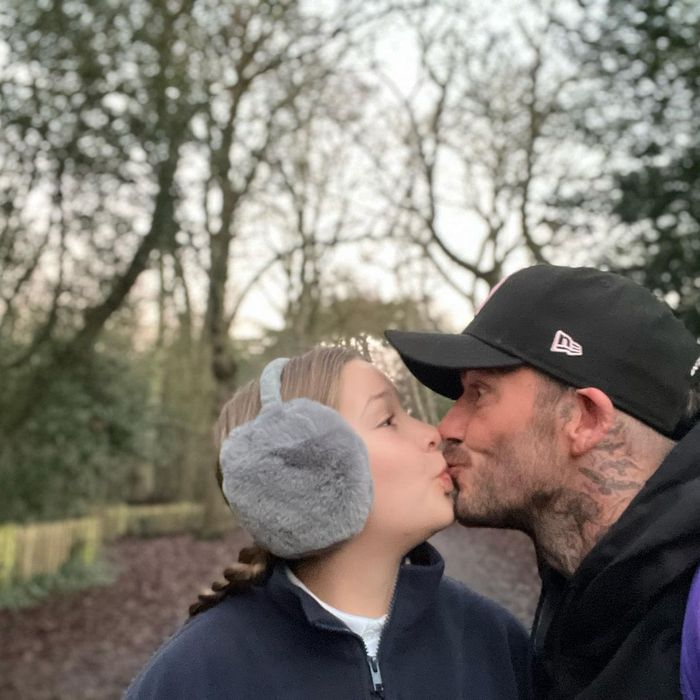David Beckham całuje córkę w usta