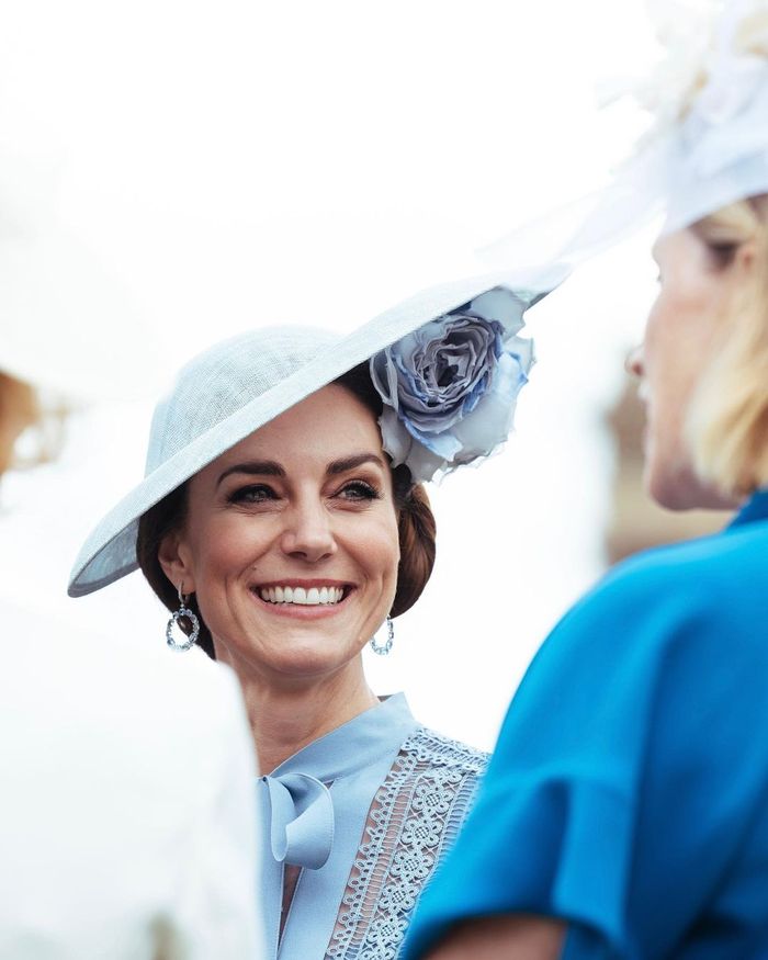 Księżna Kate w błękitnym kapeluszu 