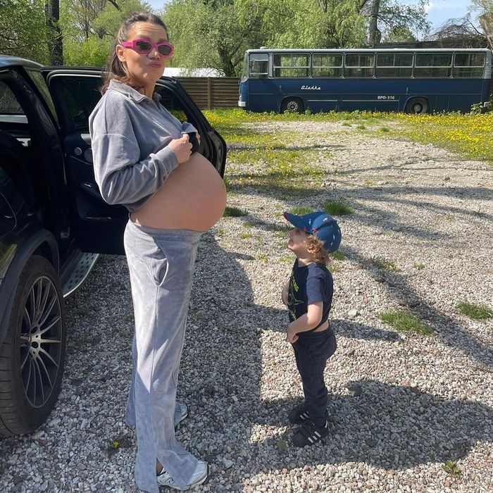 Olga Bołądź odsłoniła ciążowy brzuch