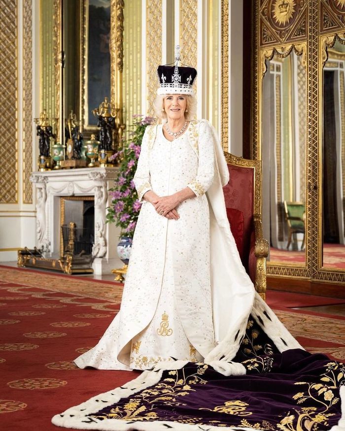 Królowa Camilla - portret po koronacji