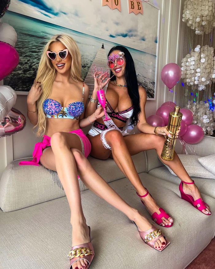 Caroline Derpieński relacjonuje wieczór panieński (fot. Instagram)