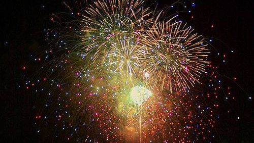 Sylwester na placu Konstytucji w Warszawie (kamera)