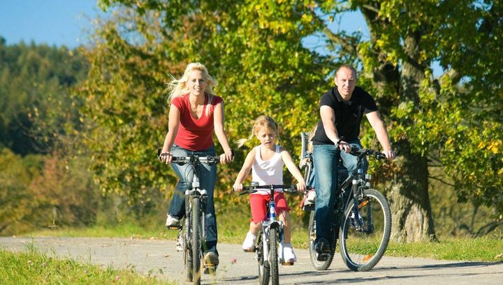 Gdzie z rodziną na długi weekend sierpniowy? Popularne miejsca i atrakcje