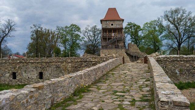 Zamek Stara Kamienica. Ruiny z nietypową historią