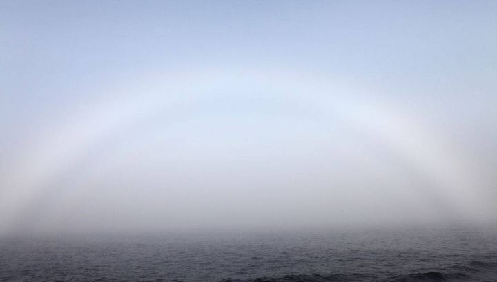 Biała tęcza nad Bałtykiem. Rzadkie i ciekawe zjawisko nad morzem