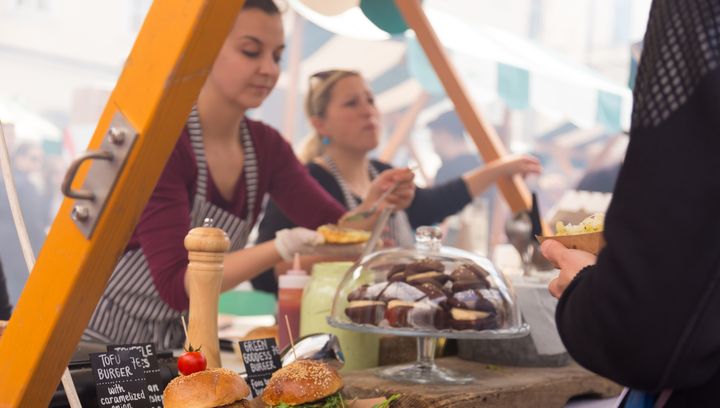 Jesienne festiwale kulinarne w Polsce. Gdzie warto się wybrać?