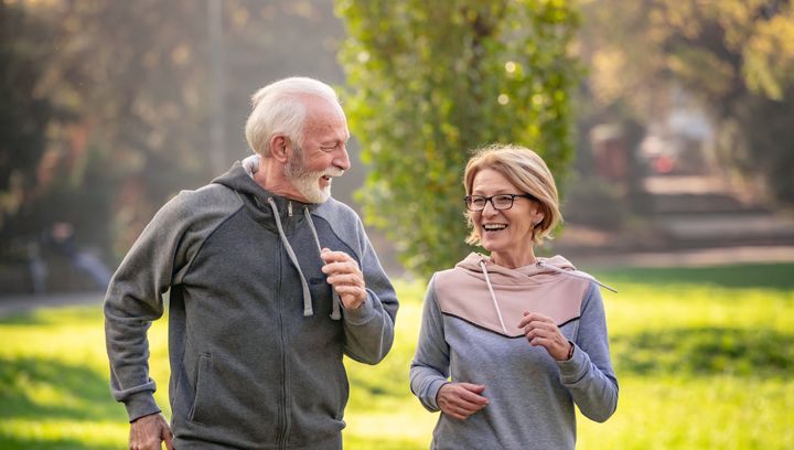 Wiosna dla seniorów. Popularne miejsca i opcje spędzenia czasu