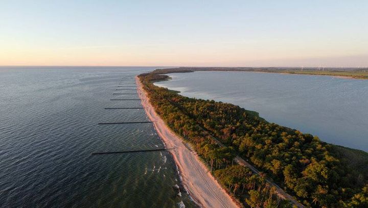 Trasa rowerowa obok jeziora Kopań - najpiękniejsza trasa nad Morzem Bałtyckim