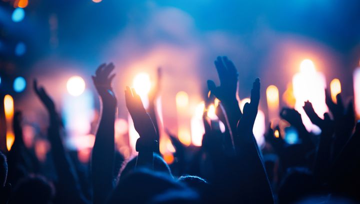 Ruszyły letnie festiwale muzyczne. Mimo wysokich cen noclegów, można oszczędzić