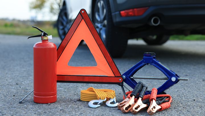 Obowiązkowe wyposażenie samochodu w Polsce i za granicą - co zabrać na wyjazd?