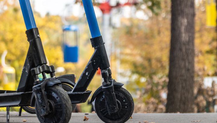 Jesień na hulajnodze w Polsce. Popularne miejsca na urlop na dwóch kółkach