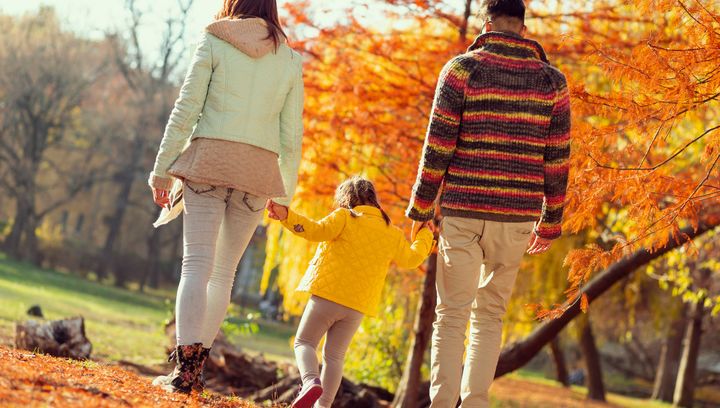 Jesienny spacer z dzieckiem w Polsce. Gdzie warto się wybrać?