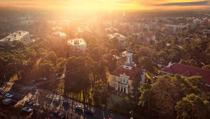 Drewniane przystanki w Otwocku. To warto zobaczyć