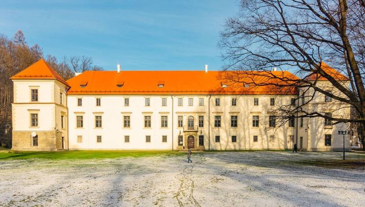 Zamek w Suchej Beskidzkiej. Ciekawe miejsca na wycieczkę w Małopolsce