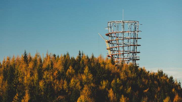 Wieża widokowa na Dzikowcu. Niezwykłe widoki na Sudety na wyciągnięcie ręki