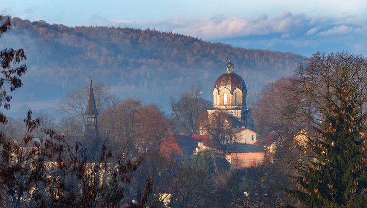 Wieża widokowa w Krzywczy. Miejsce z historią i pięknymi widokami w tle