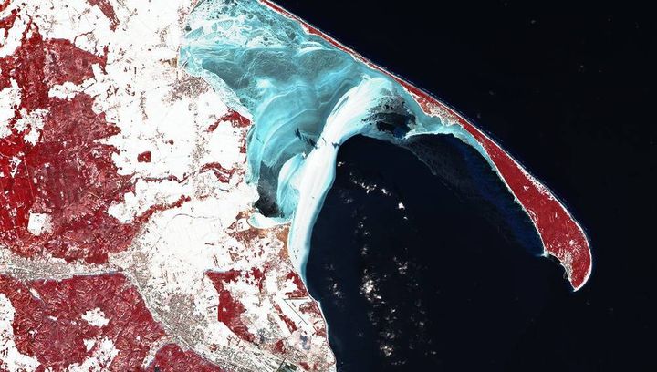 Zamarznięta Polska z kosmosu. Sentinel-2 uchwycił niezwykłe kadry