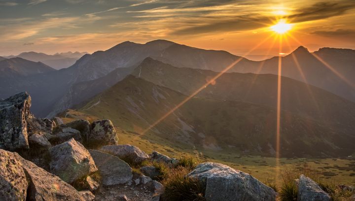 Urlop w górach. TOP 5 szczytów Korony Gór Polski, które warto zdobyć