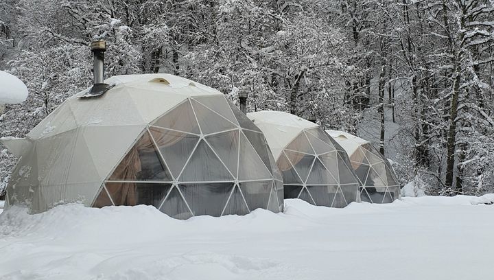 Glamping w zimie - luksusowy nocleg w wyjątkowych okolicznościach.