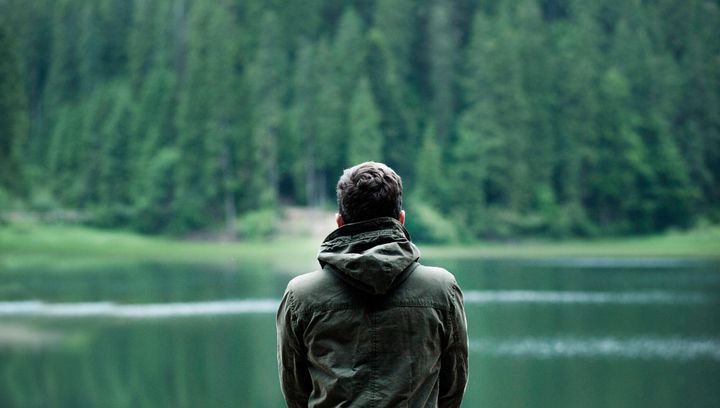 Silent walking - nowy trend podczas podróżowania. Na czym polega?