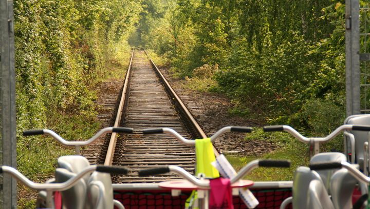 Bieszczadzkie Drezyny Rowerowe. Poznaj bieszczadzkie zakątki w nietypowy sposób