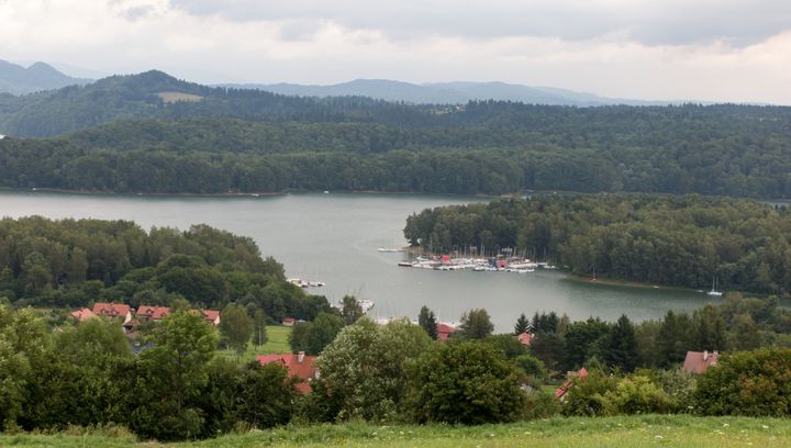 Zalew Soliński na wiosenny urlop. Co warto zobaczyć i z czego skorzystać?