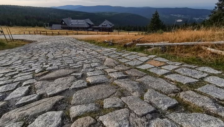 Hala Szrenicka w Karkonoszach. W czym tkwi jej wyjątkowość?