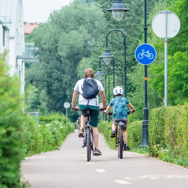 Jednym z filarów bezpieczeństwa dziecka na rowerze jest praktyka