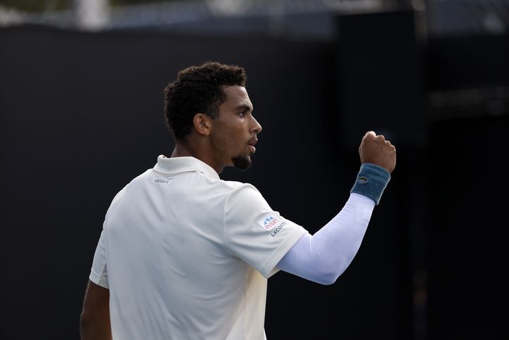 Arthur Fils of France reacts during his Men's second round match against Tallon Griekspoor of the Netherlands at the Australian Open tennis tournament in Melbourne, Australia, 18 January 2024. EPA/MAST IRHAM Dostawca: PAP/EPA.