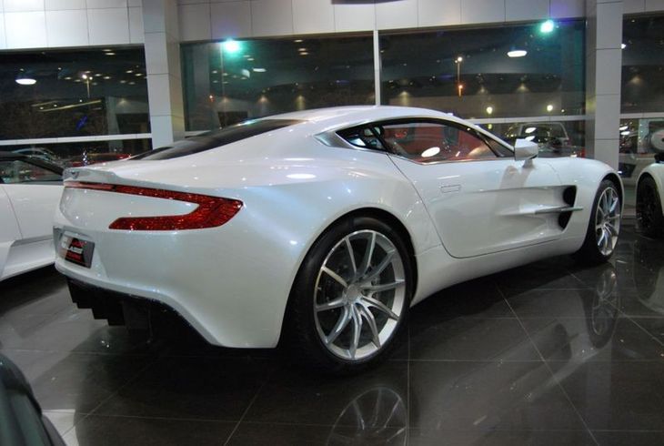 Biały Aston Martin One77 na sprzedaż Autokult.pl