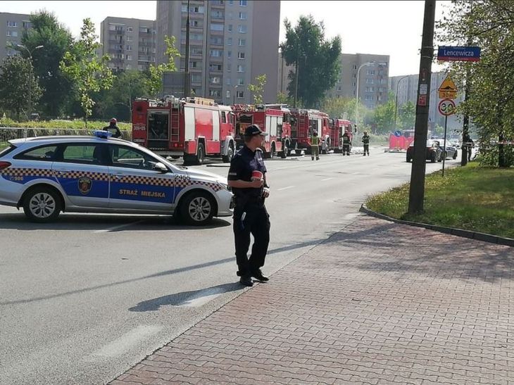 Teren w pobliżu wypadku został zabezpieczony. Wstrzymano też ruch na ul. Wrocławskiej.