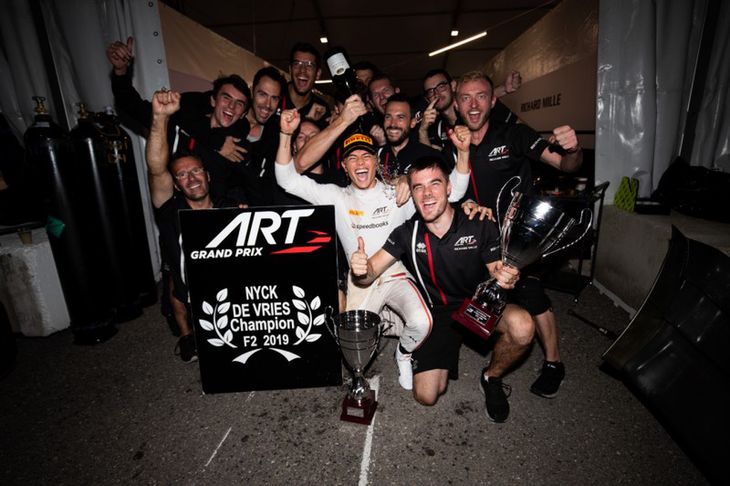 Zespół ART Grand Prix świętuje tytuł mistrzowski w Formule 2 w 2019 roku (fot. ART Grand Prix)