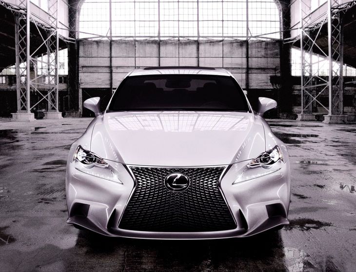 Nowy Lexus IS na pierwszych oficjalnych zdjęciach