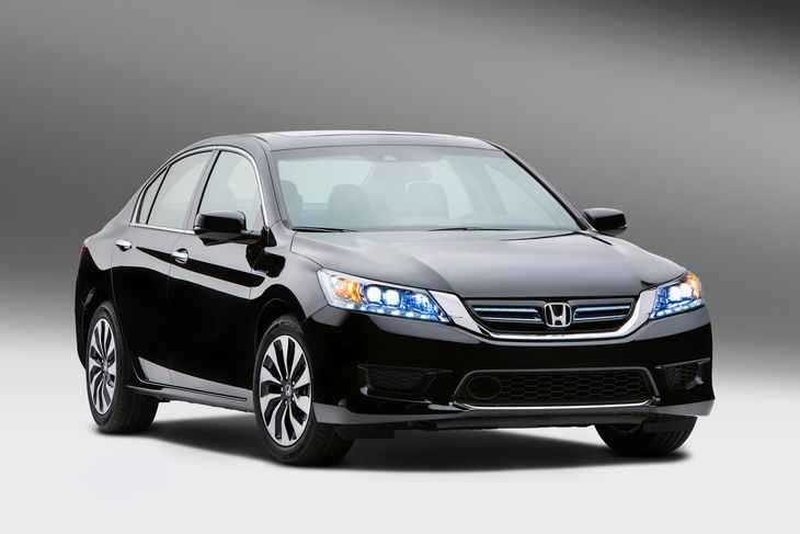 2014 Honda Accord Hybrid spala średnio 5 l/100 km