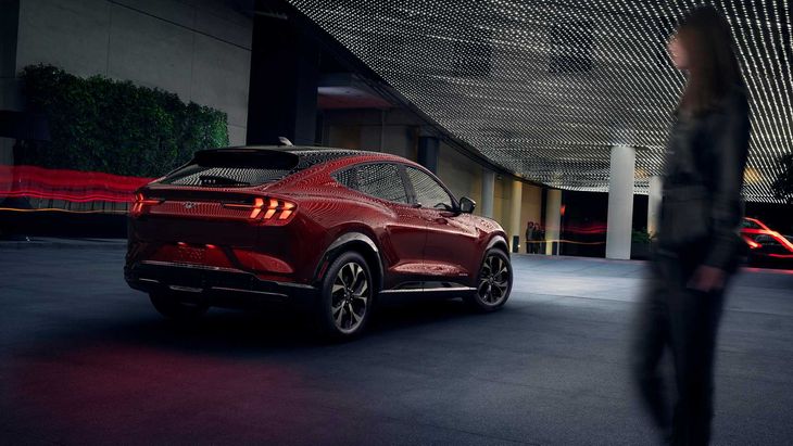 Ford Mustang Mach E W Calej Okazalosci Ma Nawet 600 Km Zasiegu I Przestronne Nadwozie Autokult Pl