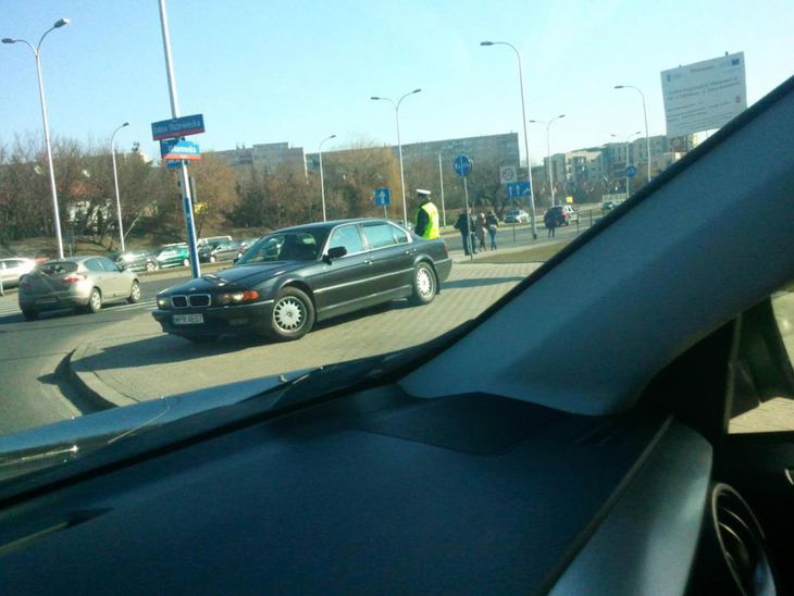 Warszawska drogówka w BMW E38 Autokult.pl