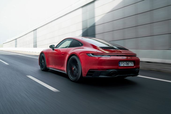 Porsche 911 stosunkowo szybko osiąga swoją najniższą wartość, ale procent spadku wartości jest najmniejszy