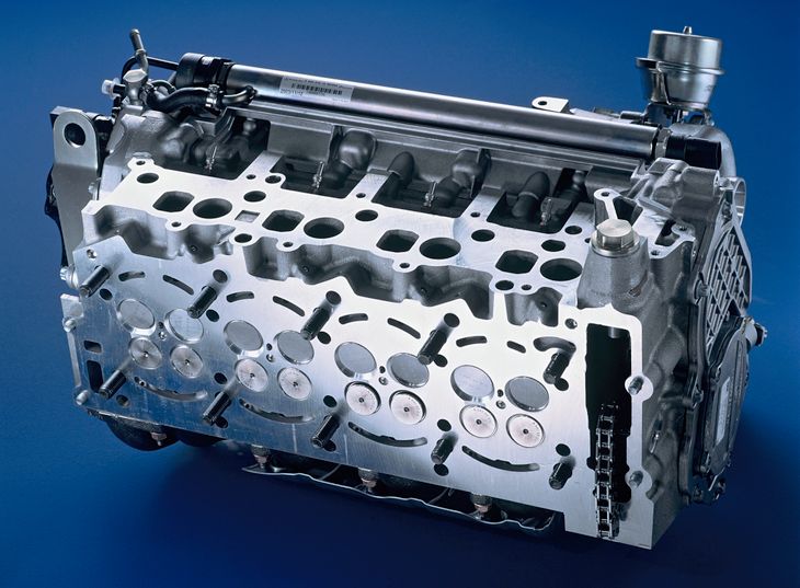 Głowica cylindrów silnika Diesla Mercedesa