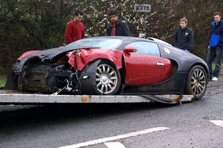 Wypadki najdroższych samochodów na świecie - Bugatti Veyron | Autokult.pl