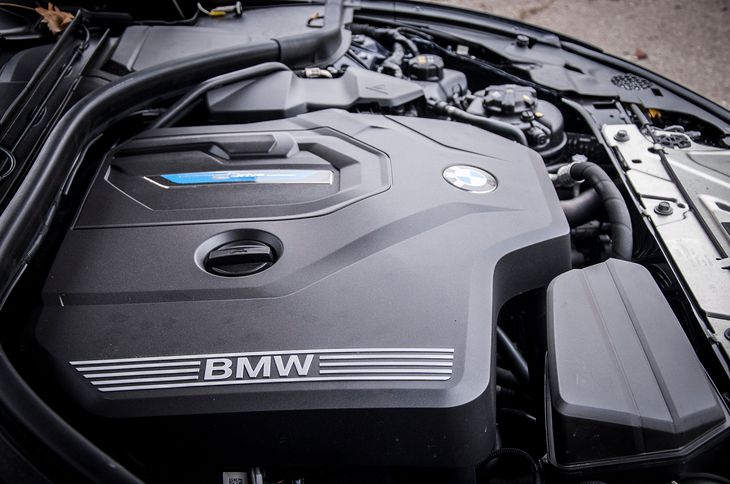 Volkswagen Passat GTE kontra BMW 330e porównanie, opinia