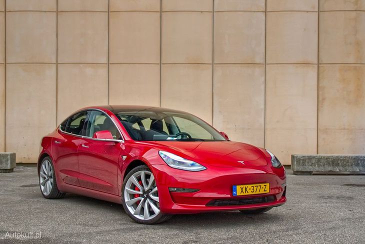 W marcu Tesla Model 3 była drugim najpopularniejszym autem w Europie