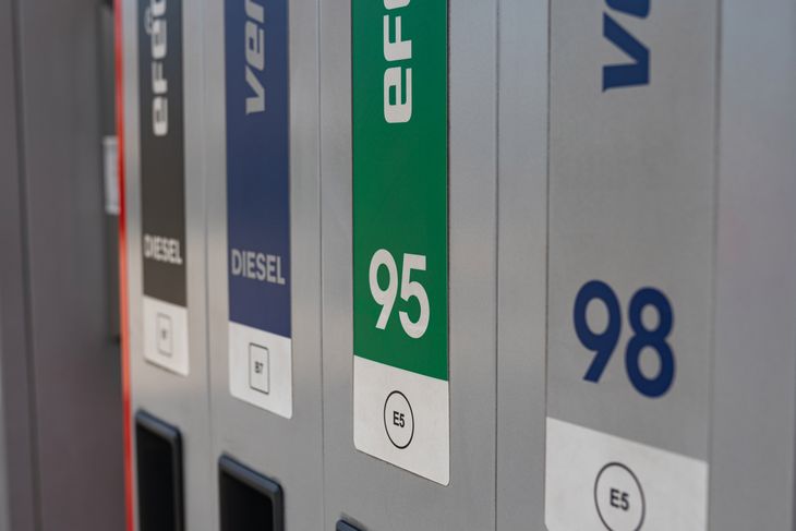 Kierowcy wyjeżdżający teraz na wakacje mogą odczuć spadek cen benzyny
