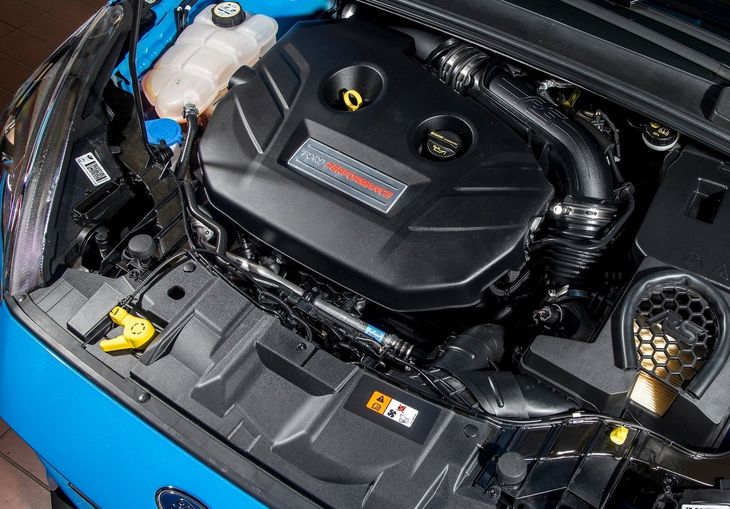 Silnik Forda Focusa RS rozwija moc 350 KM, ale nie tylko on daje mnóstwo frajdy z jazdy. Na razie był  on za to źródłem problemów.
