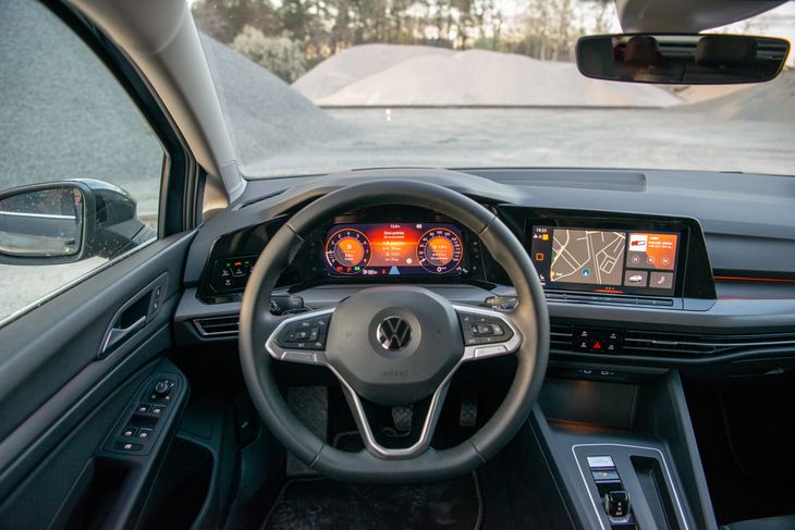 VW Golf VIII kontra Skoda Octavia IV porównanie, test