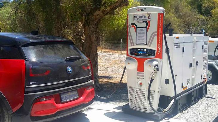 BMW i3 ładowane z generatora prądu na olej napędowy (fot. Jon Edwards)