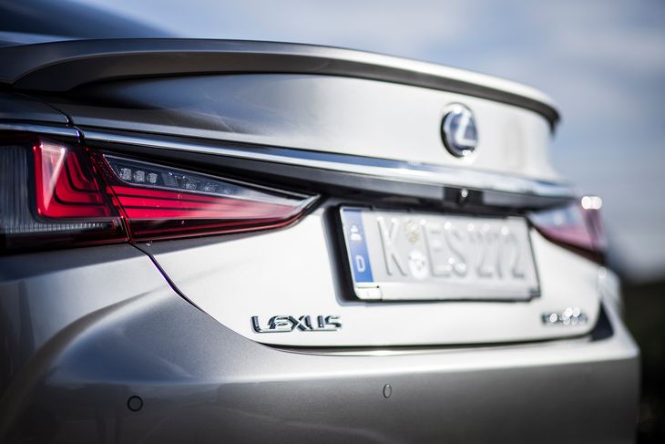 Lexus ES 300h (2019) pierwsza jazda, recenzja, zużycie
