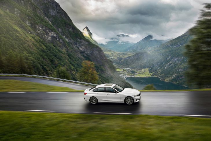 BMW представит новые двигатели и расширяет программное обеспечение мягкого гибрида